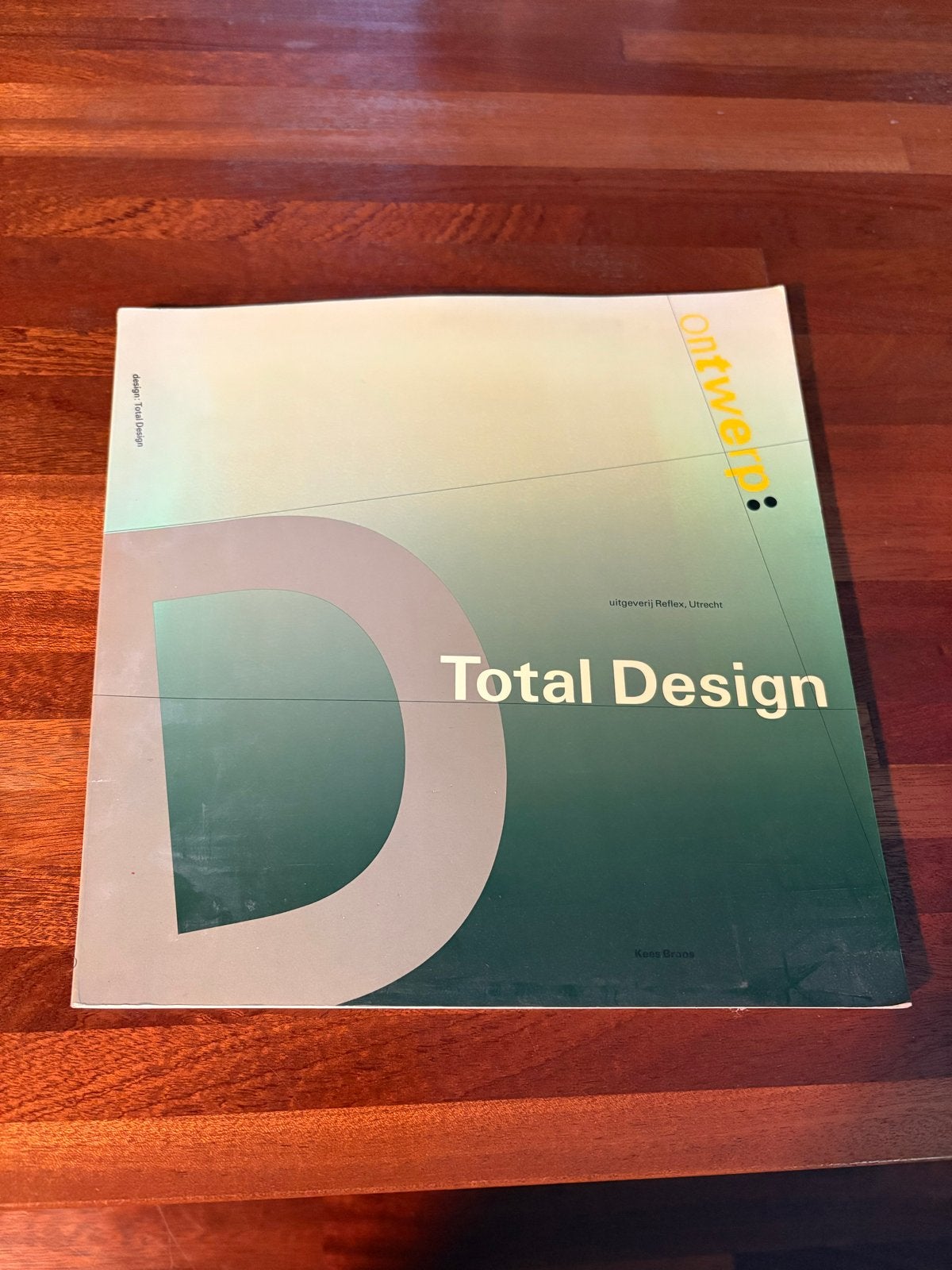 Boek Total Design - tentoonstelling  de Beyerd Breda 1983, Ophalen of Verzenden, Gelezen, Overige onderwerpen