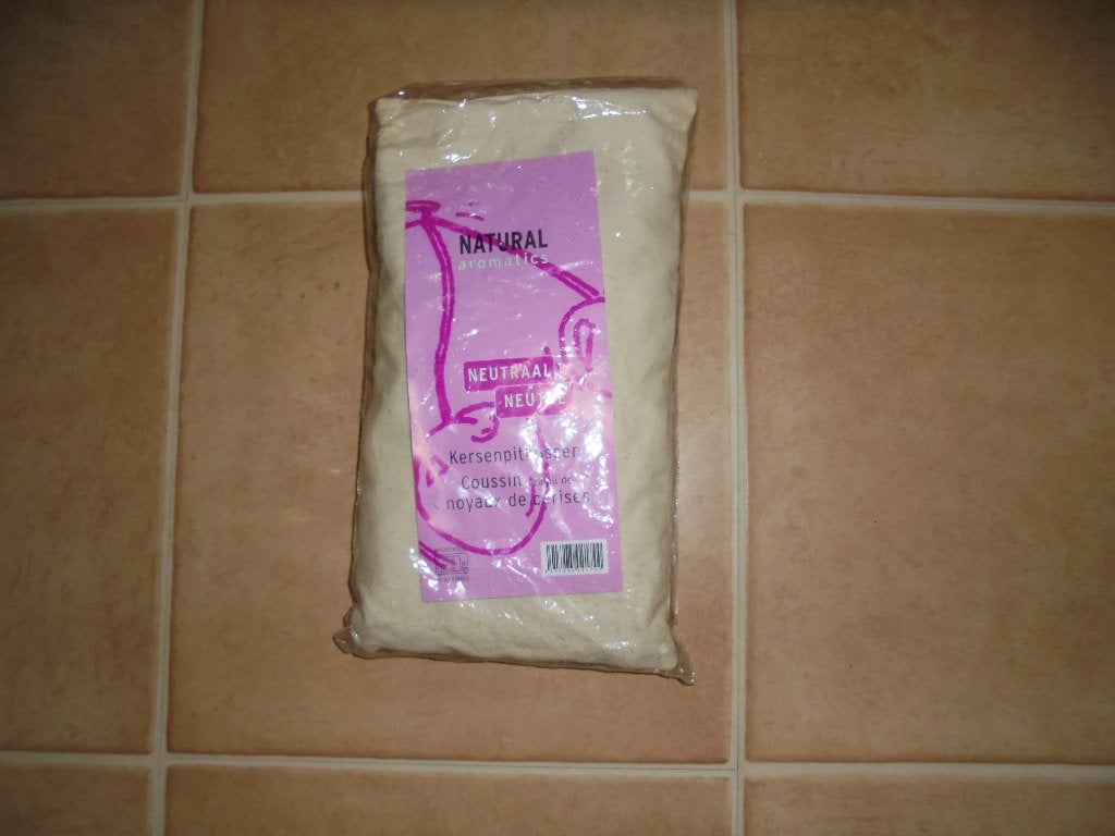 Kersenpit kussentje NIEUW, Beige, Nieuw, Ophalen of Verzenden, Overige typen
