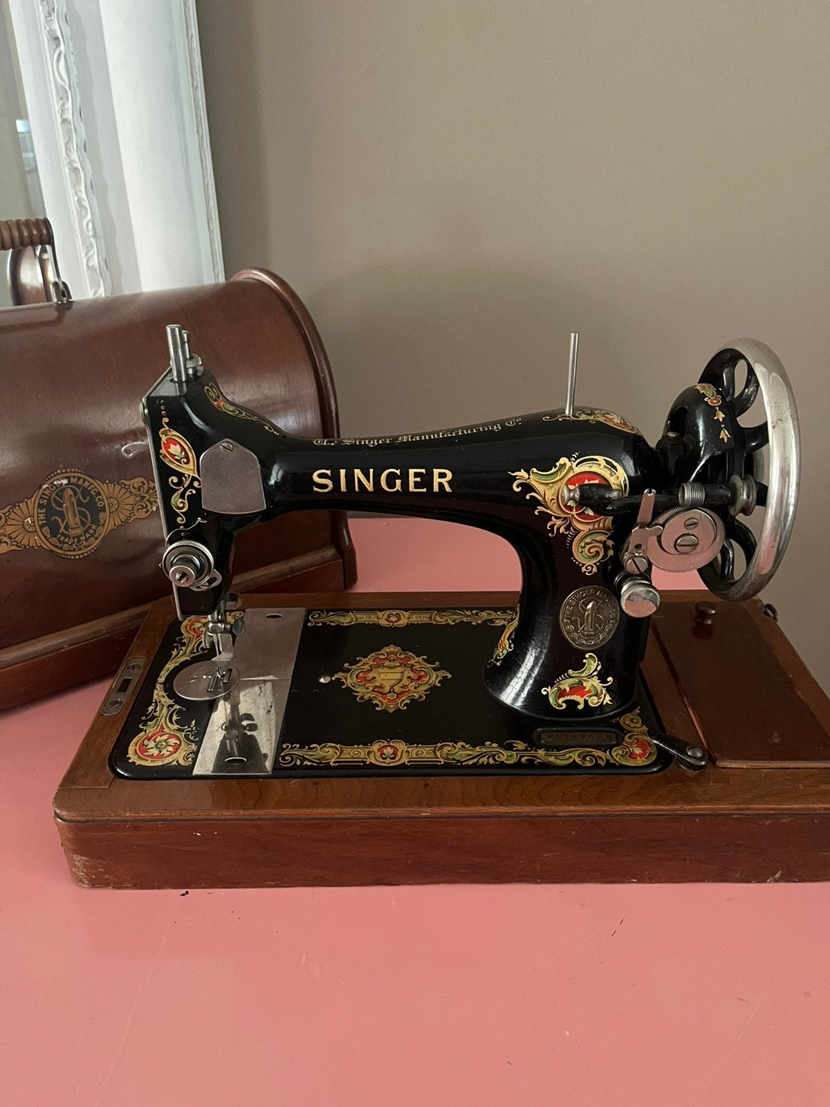 Antieke singer naaimachine, Ophalen