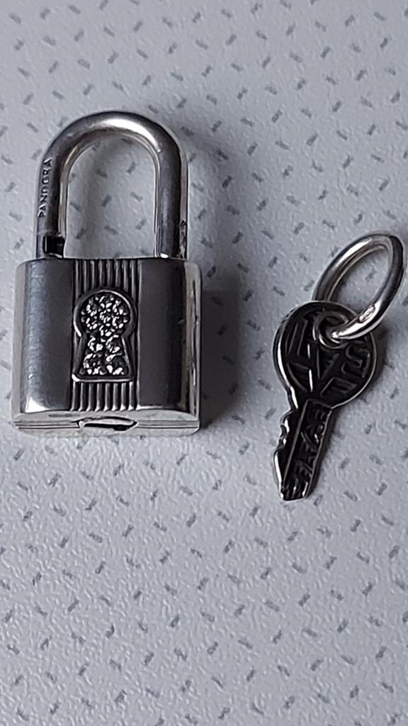 Originele Pandora bedel hanger slotje met sleutel LOVE, Pandora, Ophalen of Verzenden, Zo goed als nieuw, Zilver