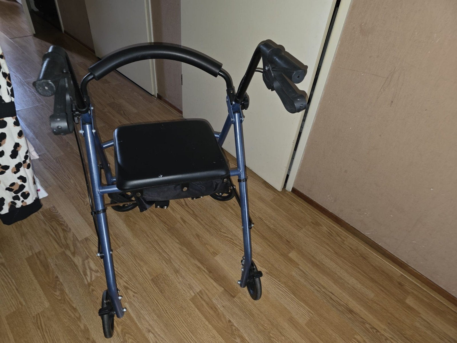 mooie licht rollator te koop, Diversen, Rollators, Ophalen of Verzenden, Opvouwbaar, Gebruikt