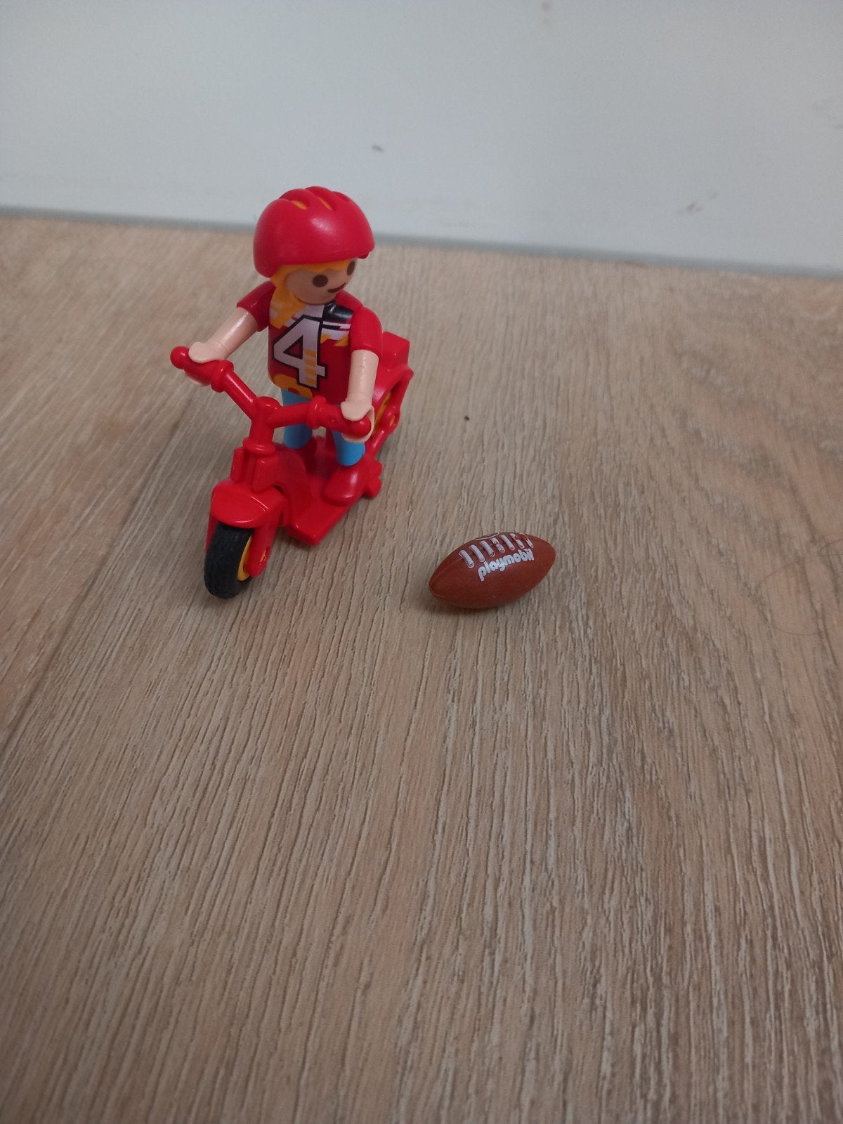 6805 Jongen met step en rugby bal Playmobil, Ophalen, Gebruikt, Complete set, Overige typen