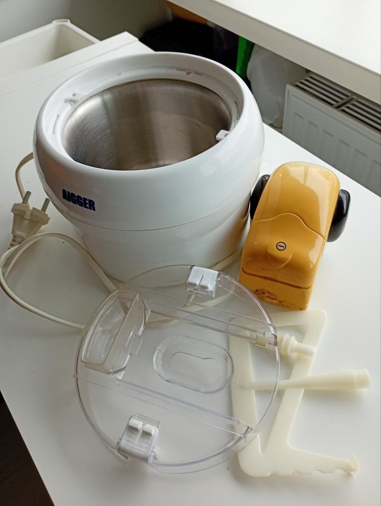 Aigger Ijsmachine - Perfect voor Zelfgemaakt Ijs!, Ophalen, Gebruikt, Zelfvriezend