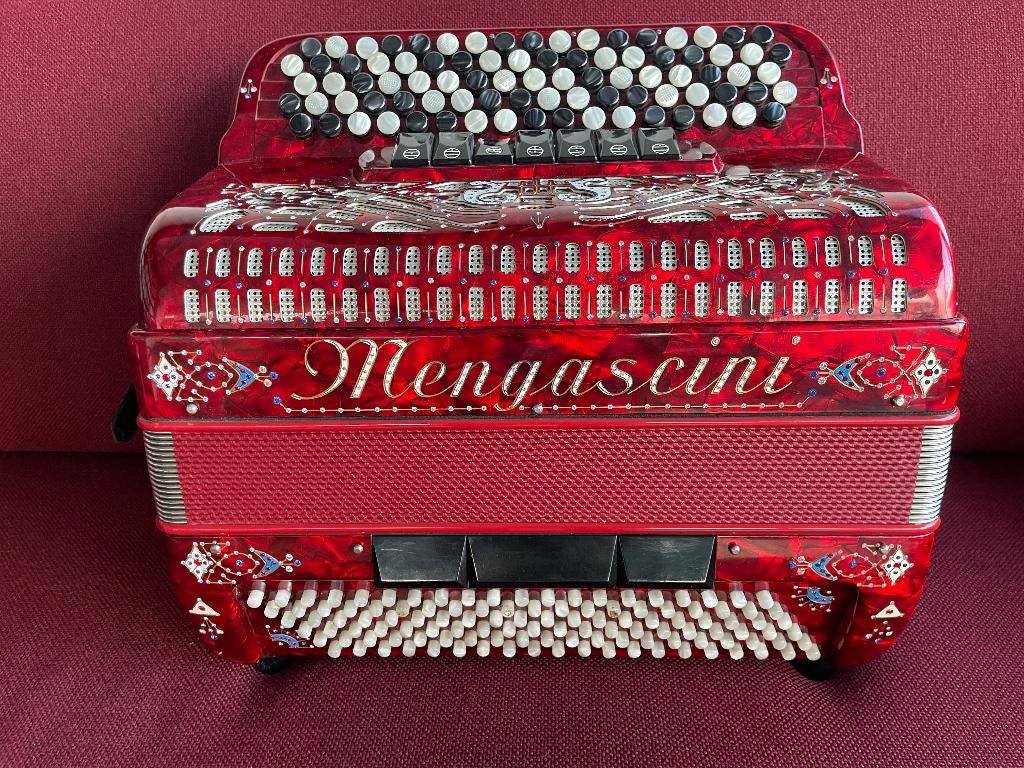 Z.g.a.n. italiaanse Mengascini knopaccordeon . C-Griff ., Overige merken, Met koffer, Ophalen of Verzenden, Zo goed als nieuw