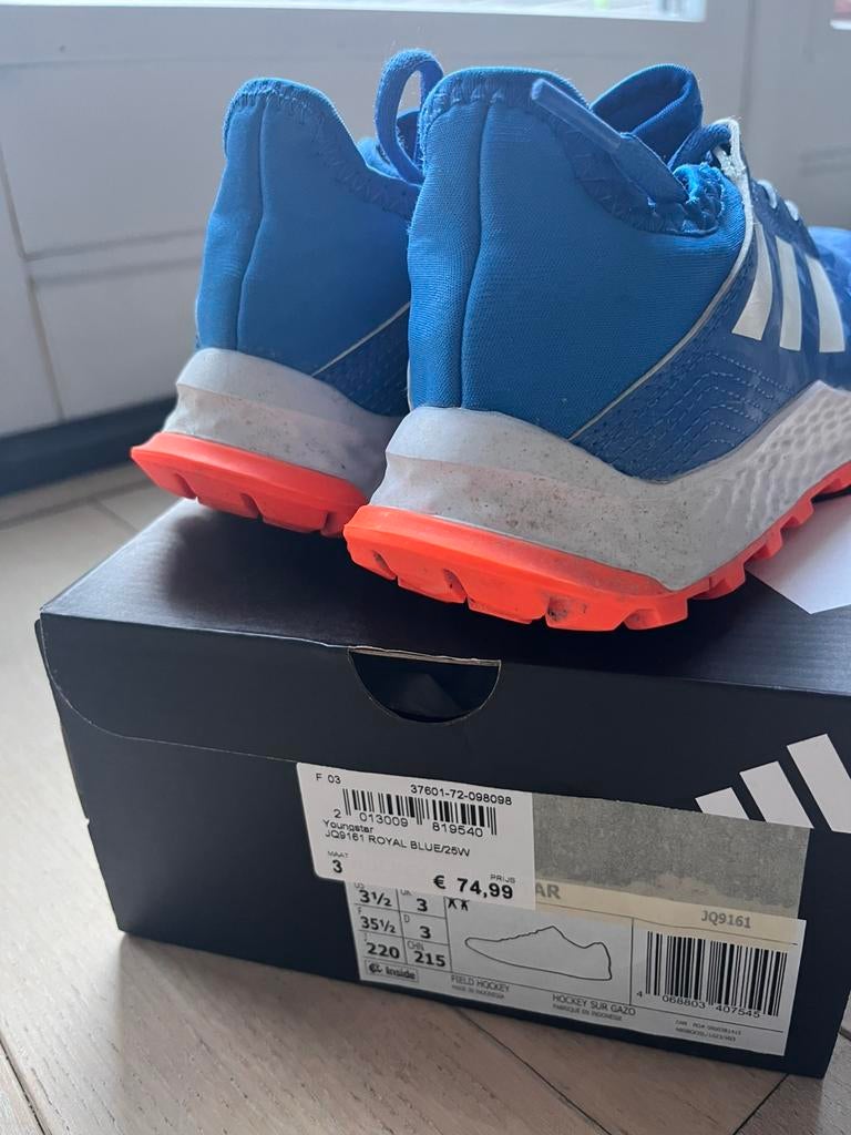 Hockey schoenen Adidas maat 35 1/2, Ophalen, Zo goed als nieuw, Blauw
