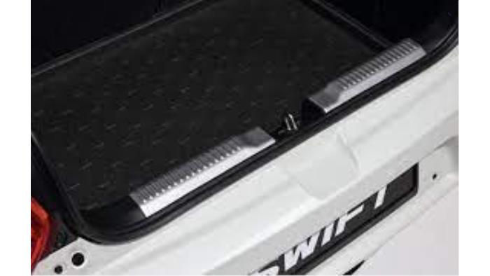 Bekleding achterinstap van een Suzuki Swift, Ophalen of Verzenden, 3 maanden garantie, Gebruikt, Suzuki