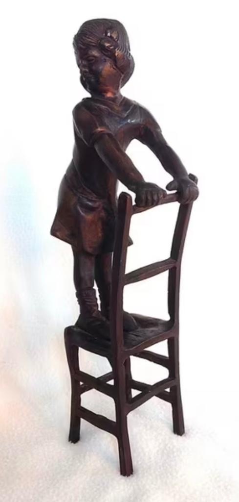 Massief brons beeldje ‘meisje op ladder’, Antiek en Kunst, Antiek | Koper en Brons, Ophalen of Verzenden, Brons