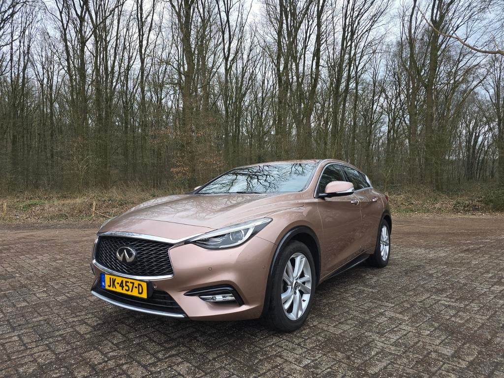 Infiniti Q30 Automaat | Leder | Stoelverwarming APK 02-2027, Auto's, Infiniti, Particulier, 84 €/maand, 17 km/l, Hatchback