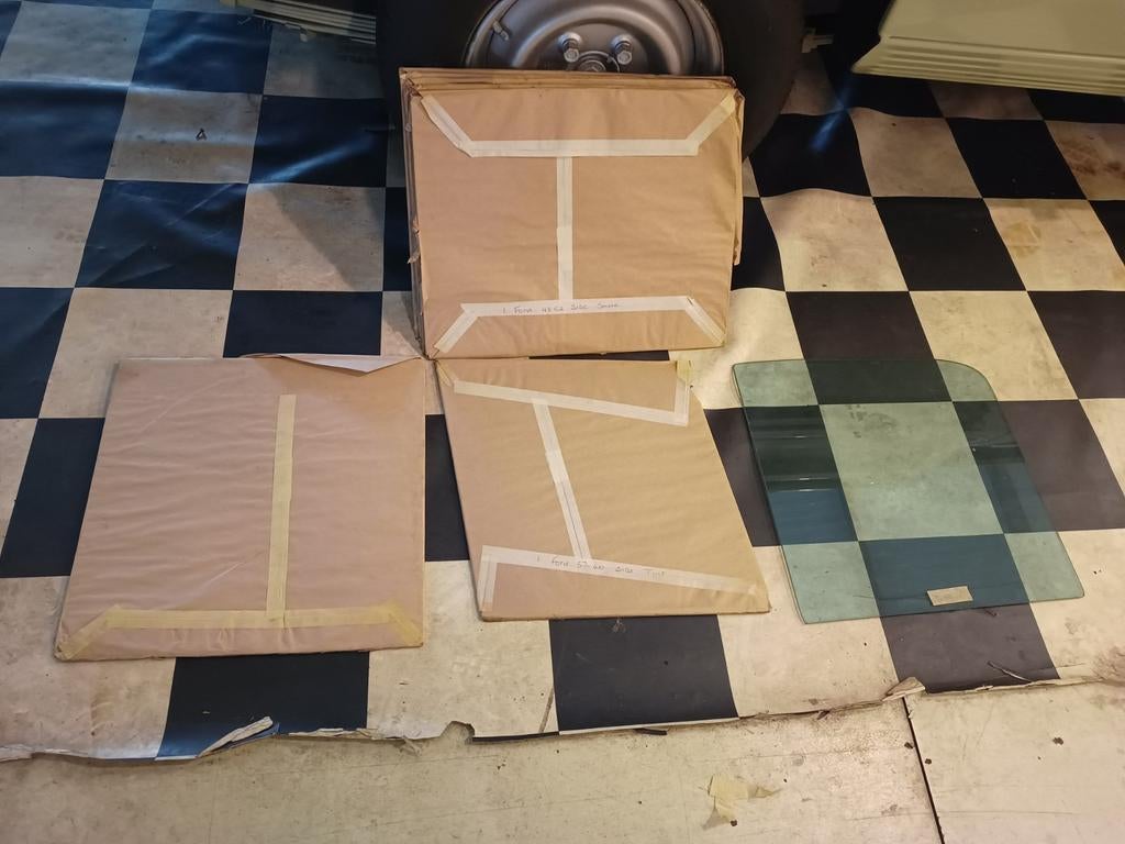 Ford F1 zijdeur ramen L,R jaren 48tot52 ook 57,60, Auto-onderdelen, Ophalen of Verzenden, Ford