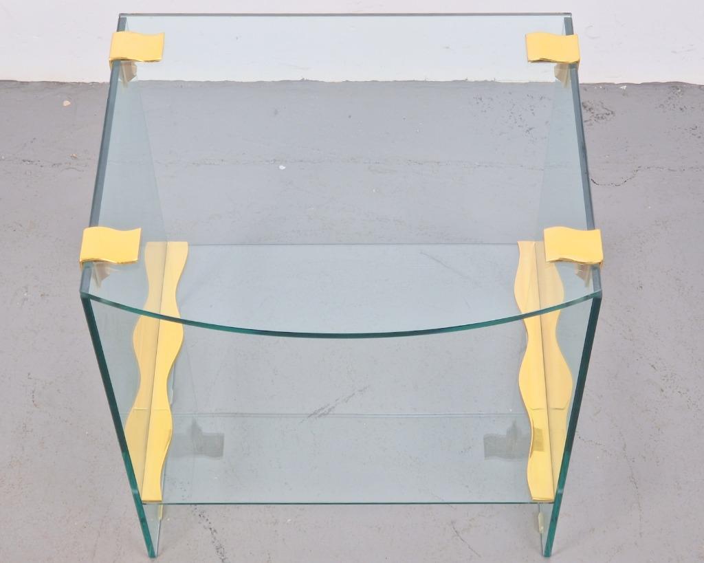 Vintage bijzettafel messing glas side table regency ’70s, Huis en Inrichting, Slaapkamer | Nachtkastjes, Gebruikt, 55 tot 70 cm