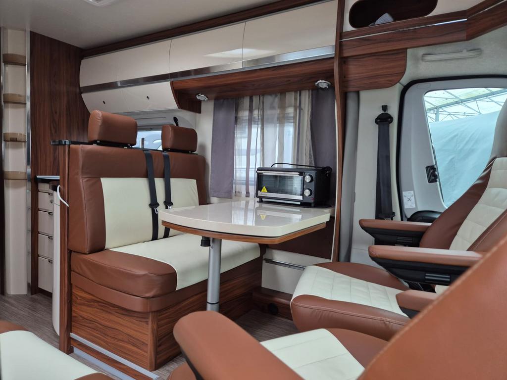 Specialist in bekleding van caravans & campers – Op maat, Diensten en Vakmensen, Reparatie en Onderhoud | Caravans en Campers
