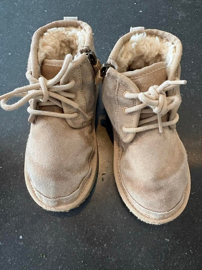 Ugg Laarzen - Beige - Maat 28.5, Kleding | Dames, Ophalen of Verzenden, Zo goed als nieuw, Beige, Lage of Enkellaarzen
