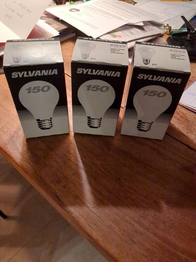 3 x gloeilamp sylvania 150 Watt, 30 tot 60 watt, Gloeilamp, Nieuw, E27 (groot)