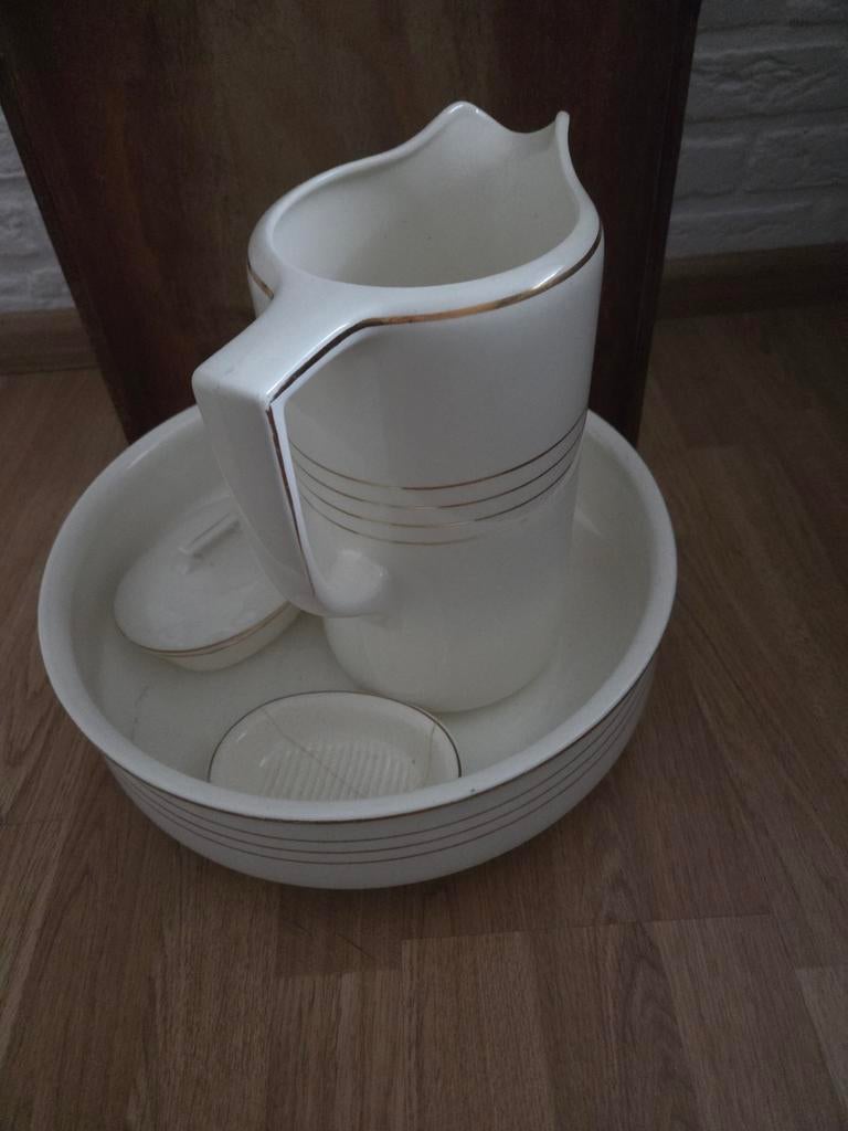 Oude wastafelset met kan en zeepbakje, Ophalen of Verzenden
