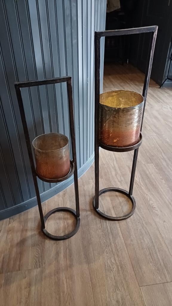 2 windlichten glas in een metalen staander, Ophalen, Zo goed als nieuw, Metaal, Kandelaar