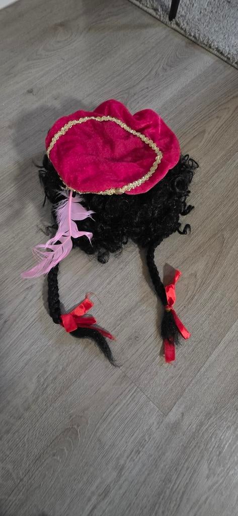 Kinder pietenpruik met vlechtjes en een pietenmuts, Diversen, Sinterklaas, Ophalen of Verzenden, Nieuw