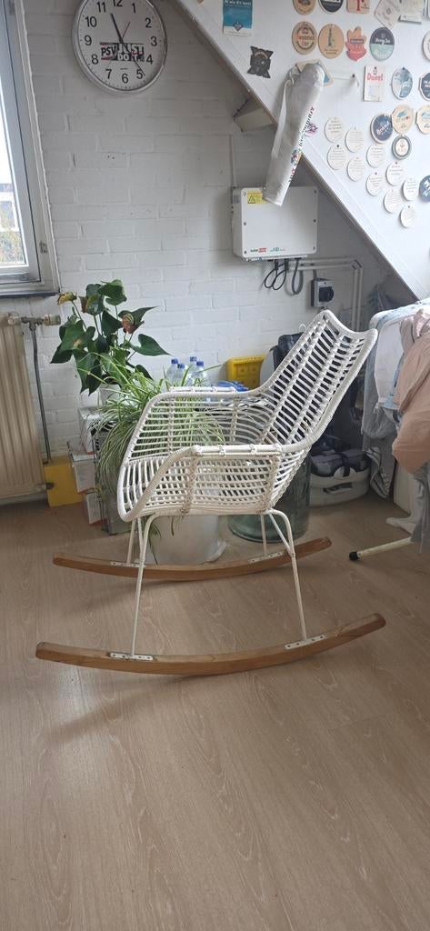 Witte Schommelstoel - Weinig Gebruikt, Huis en Inrichting, Fauteuils, 75 tot 100 cm, Ophalen of Verzenden, Zo goed als nieuw, Metaal