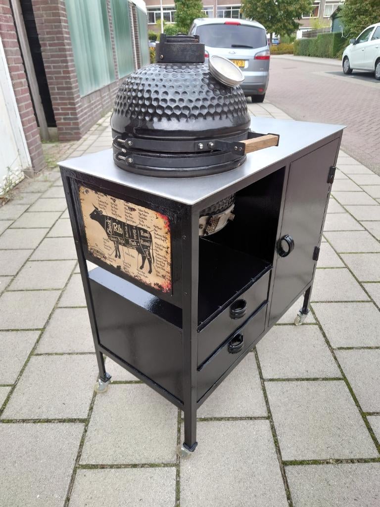 Barbeque meubeltje, Ophalen, Houtskool, Zo goed als nieuw, Zelfgemaakt