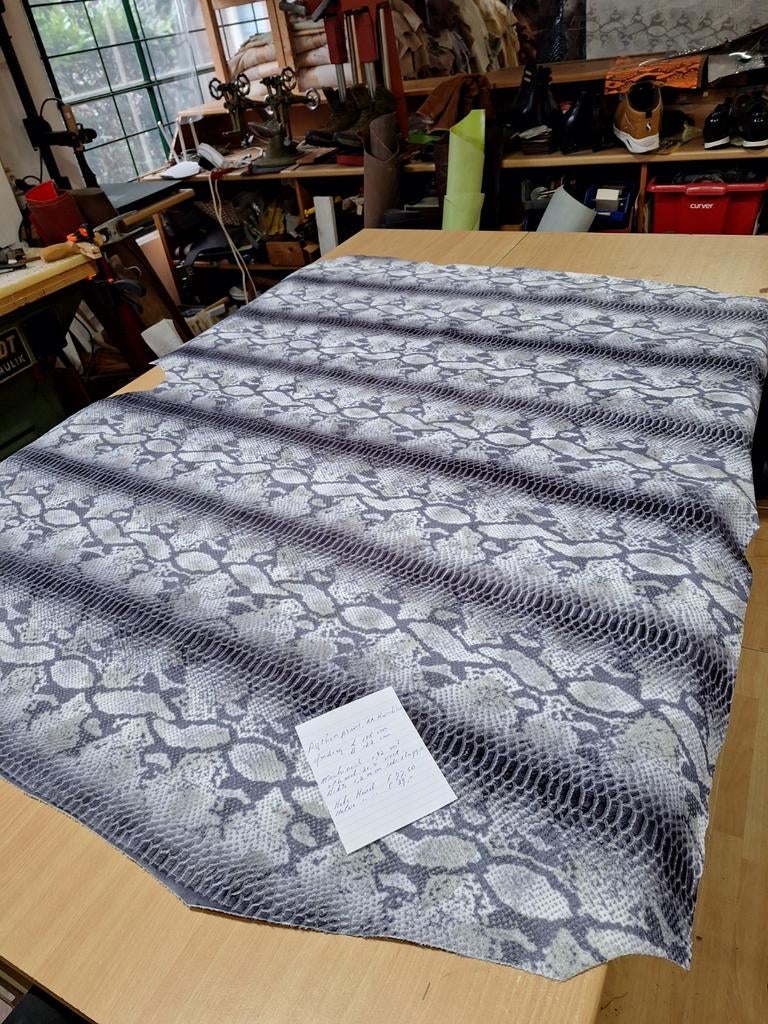 Python runderprent, AA kwaliteit., Hobby en Vrije tijd, Stoffen en Lappen, Nieuw, Leer of Kunstleer, 120 cm of meer, 30 tot 200 cm