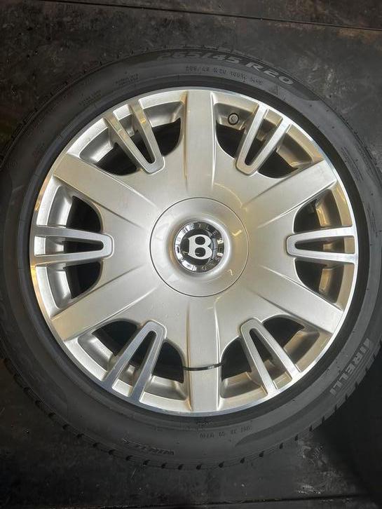 20 inch. Originele Bentley Mulsanne winterset, Auto-onderdelen, Banden en Velgen, 265 mm, Banden en Velgen, 20 inch, Winterbanden