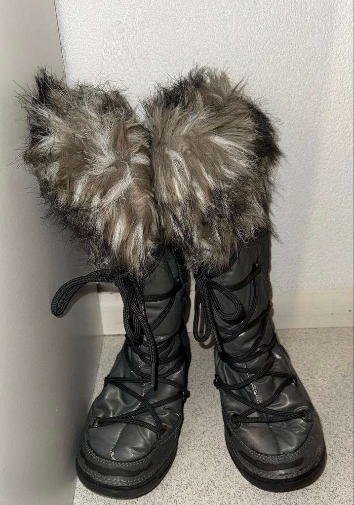 Grijze Bergstijn Snowboots met Bontrand maat 35, Ophalen, Gedragen, Grijs, Snowboots