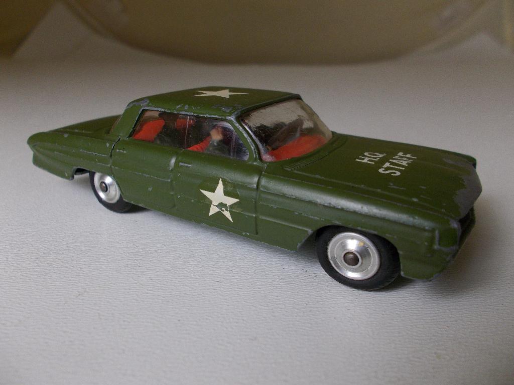 1964 Corgi Toys 358 OLDSMOBILE 88. HQ STAFF CAR + 4 FIGURES!, Hobby en Vrije tijd, Modelauto's | 1:43, Ophalen of Verzenden, Gebruikt