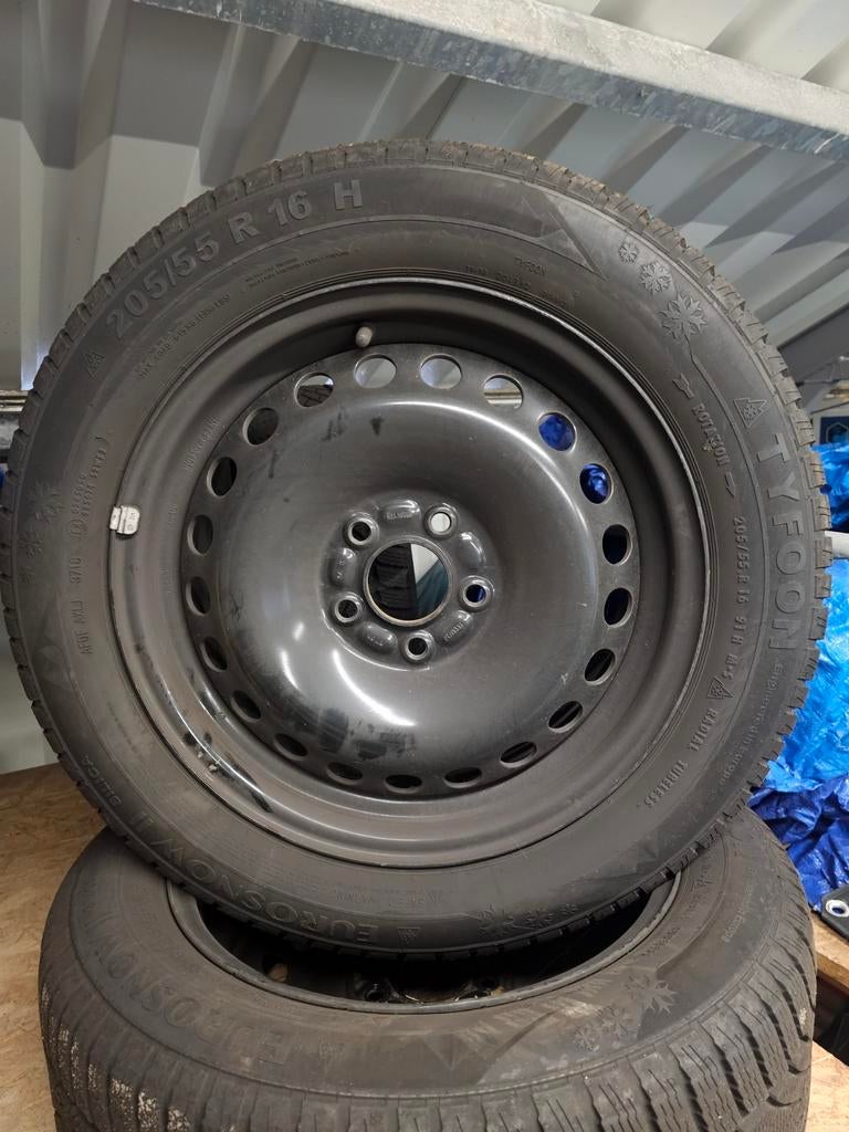 stalen velg met nieuwe  winterband bmw, Auto-onderdelen, Ophalen, Winterbanden, Velg(en)