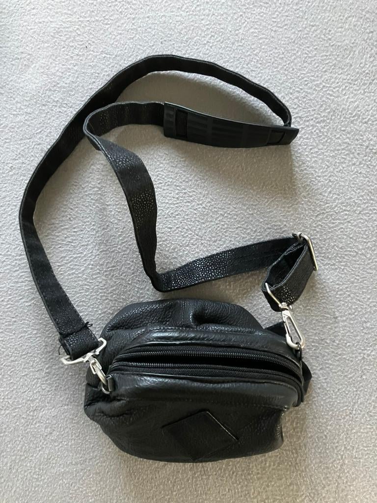 Kleine zwarte schoudertasje cameratas 14x15x13 cm hoog, Ophalen of Verzenden, Zo goed als nieuw, Zwart, Schoudertasje
