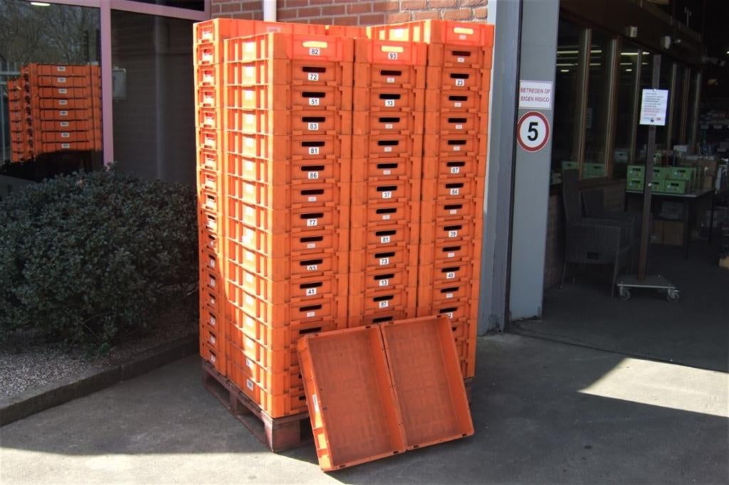 Stapelbakken oranje kunststof, Ophalen, Gebruikt