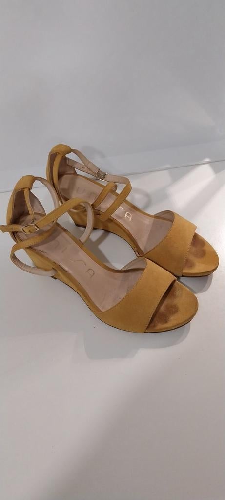 Okergele suède sandalen - maat 36, Geel, Unisa, Gedragen, Sandalen of Muiltjes