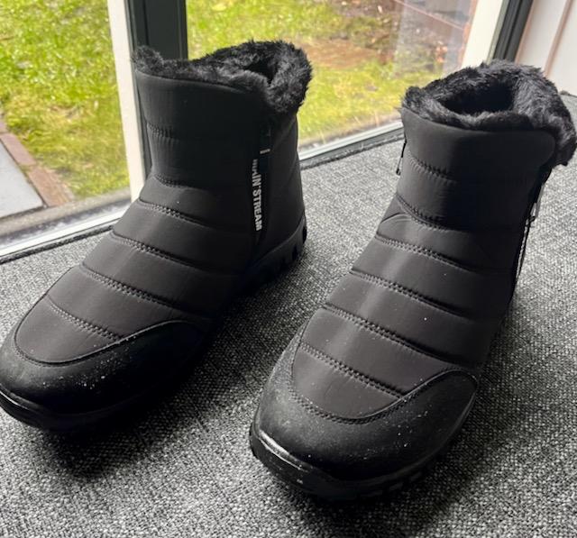 Zwarte snowboots (nieuw), maat 45-46, Zwart, Boots, Nieuw, Ophalen of Verzenden