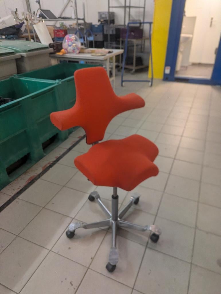 HÅG Capisco 8106 bureaustoel, Huis en Inrichting, Bureaustoelen, Bureaustoel, Oranje, Ergonomisch, Ophalen