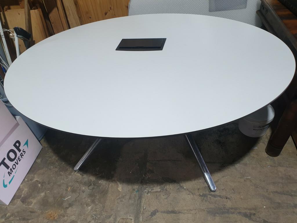 Hele nette vergadertafel ovaal met kabelsleuf rvs onderstel, Ophalen, Gebruikt, 100 tot 150 cm, 200 cm of meer