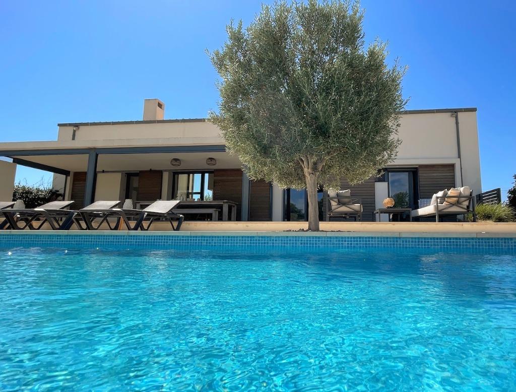 Mooie villa met privézwembad 8P Costa Brava, Vakantie, Vakantiehuizen | Spanje, 8 personen, 4 of meer slaapkamers, Bemiddelingsbureau