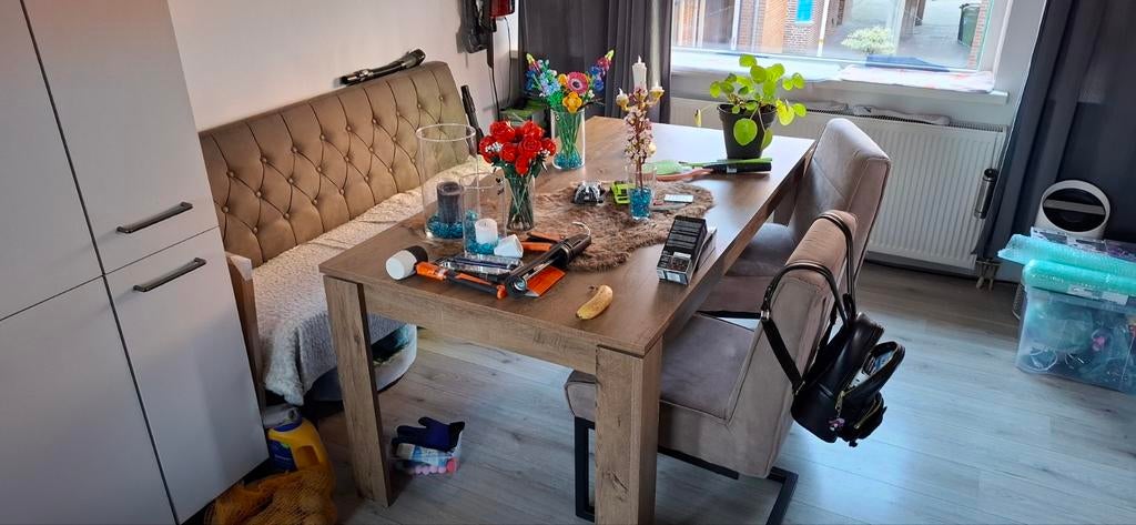 Tafel met eetbank en stoelen, Ophalen