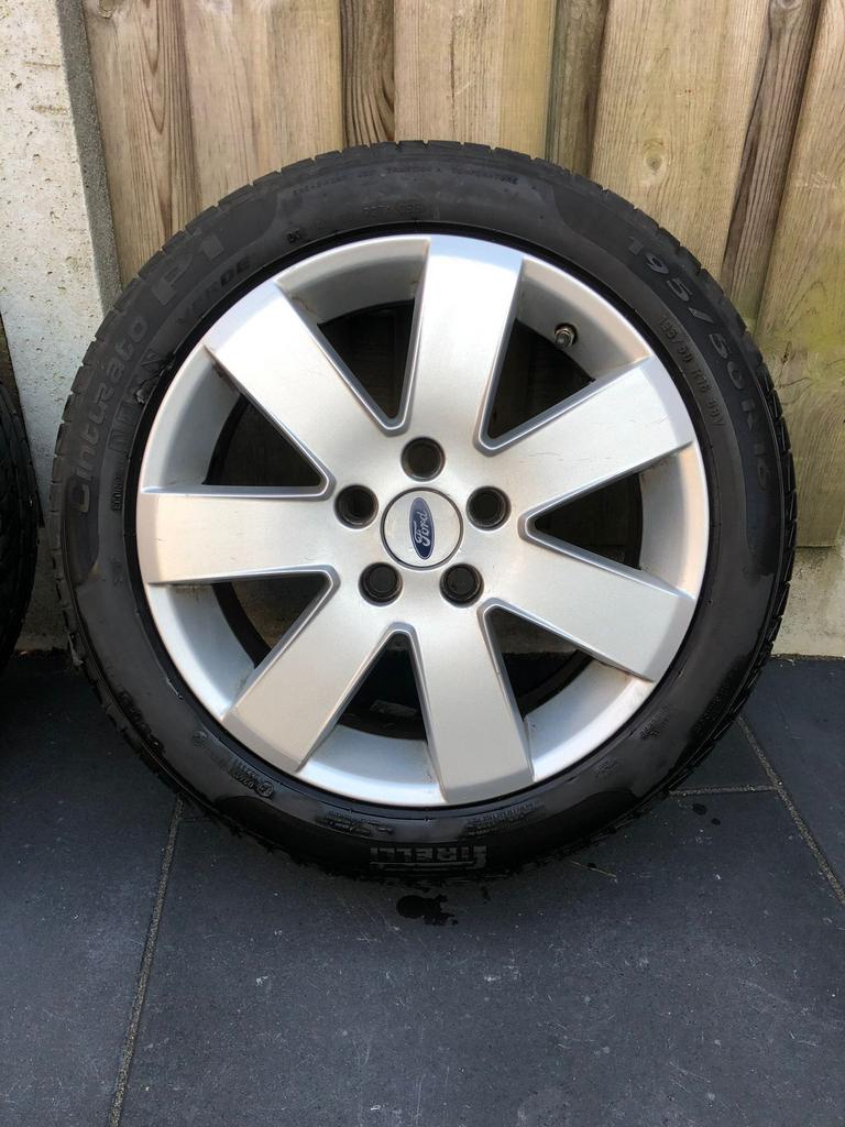 4x Ford sportvelgen 5x108 met Pirelli banden 195/50 R16, Auto-onderdelen, Banden en Velgen, Ophalen, 16 inch, Band(en), 195 mm