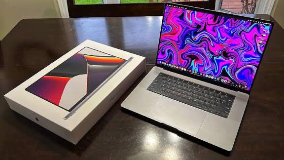 MacBook Pro 16” (2021) M1 Pro – Zo goed als nieuw – €1050, Qwerty, 512 GB, Zo goed als nieuw, 16 inch