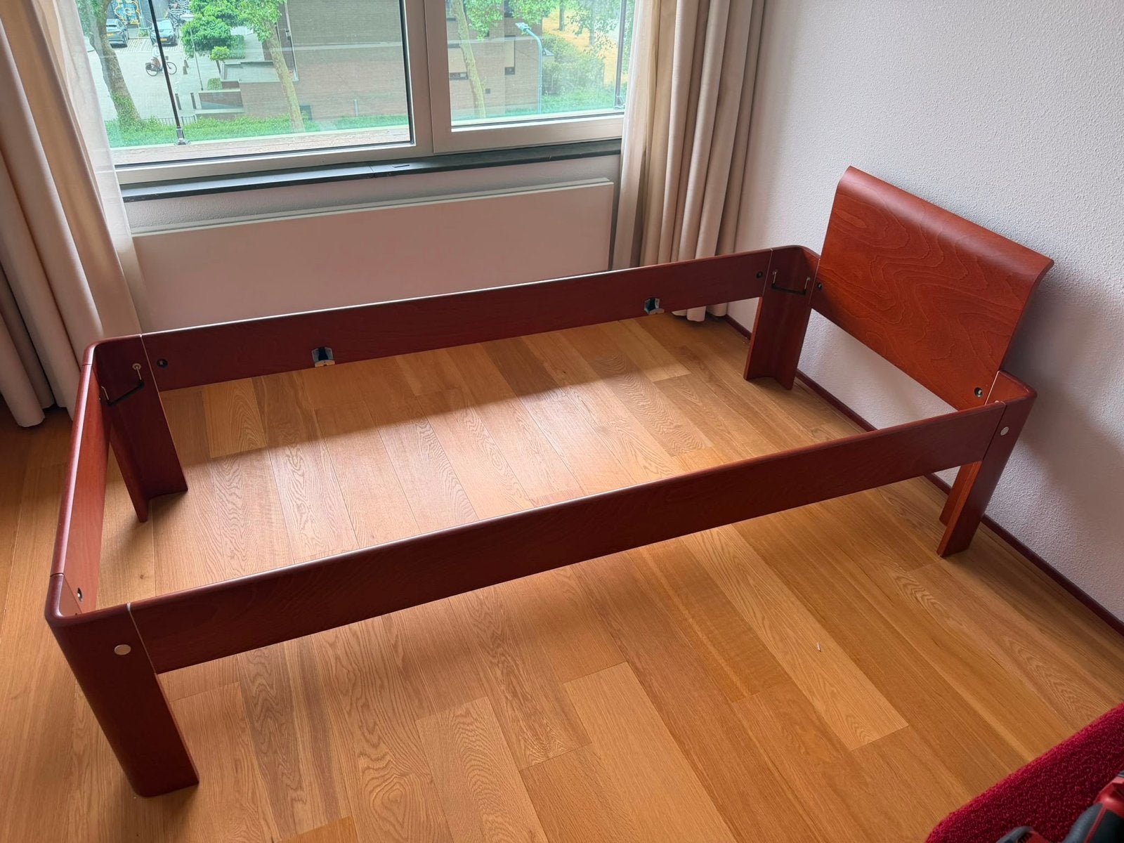 Auping Auronde bed kersenkleur 90x200 cm met tafeltje, Ophalen, Gebruikt, 90 cm, Eenpersoons