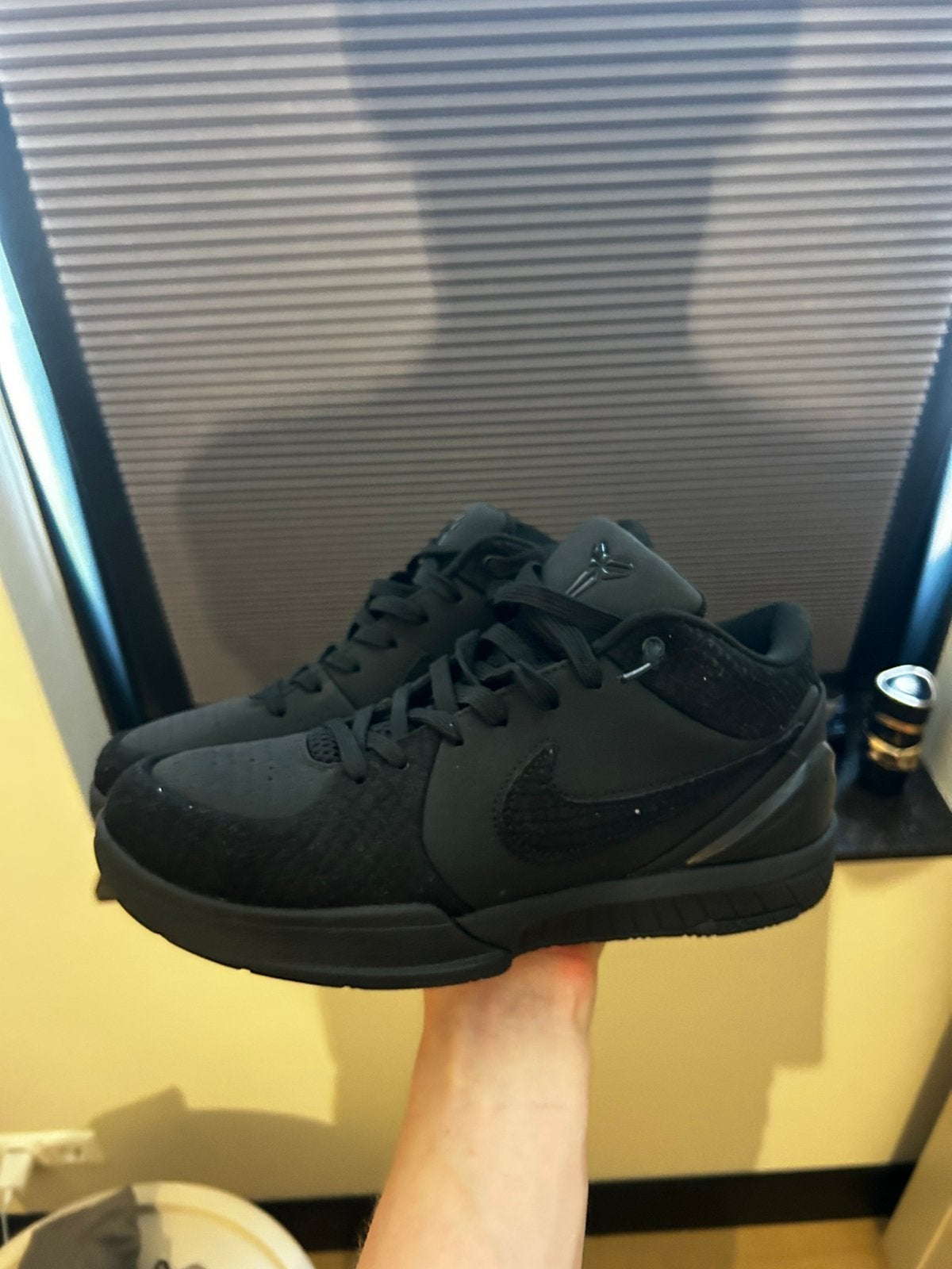 Kobe 4 protro  basketbalschoen maat 44.5, Ophalen of Verzenden, Zo goed als nieuw, Schoenen