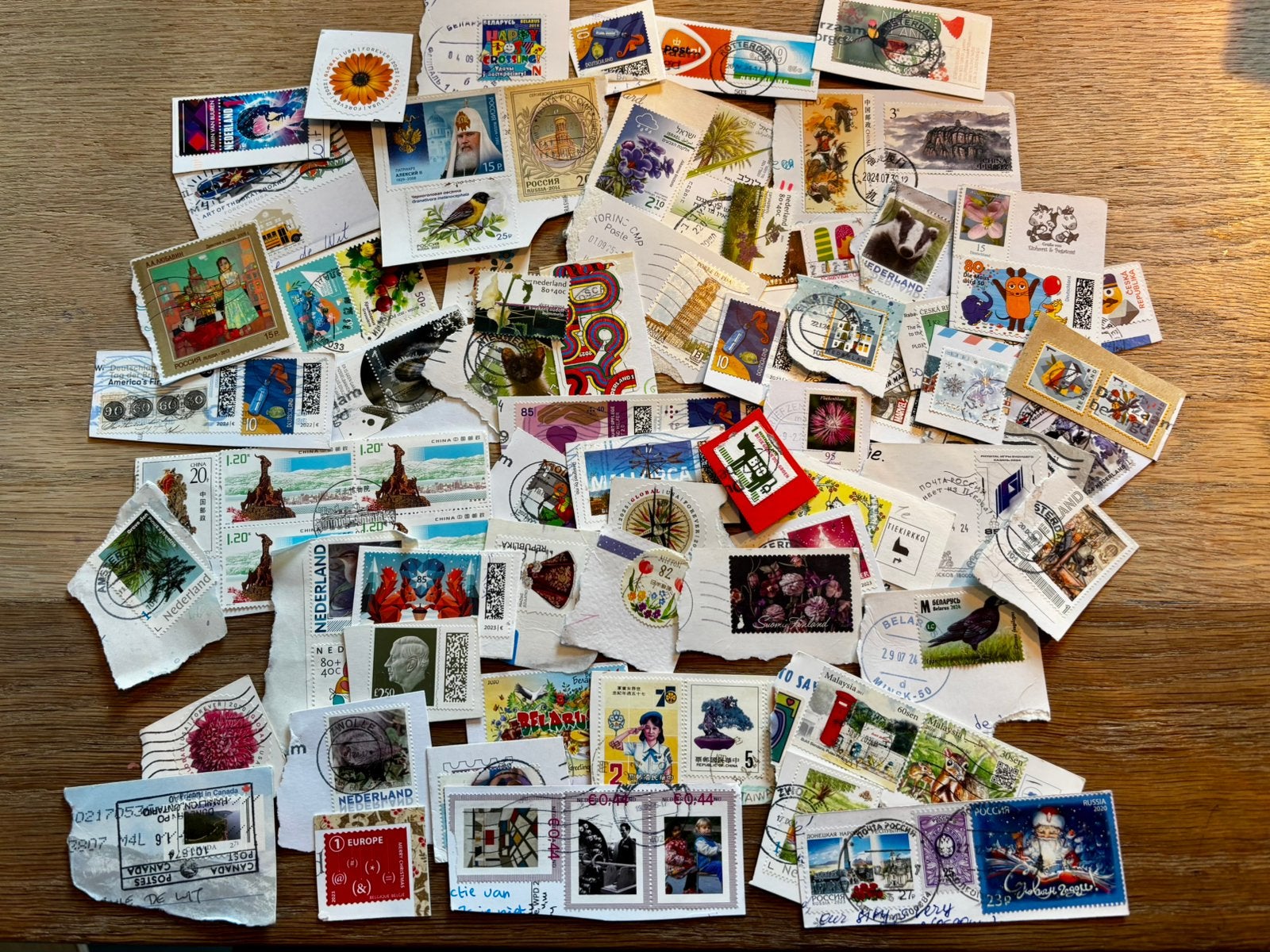Veel postzegels en 5 maxi cards, Verzenden, Na 1940, Gestempeld