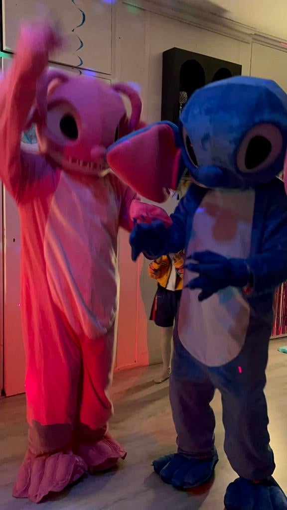 Te huur Stitch en Angel mascotte pakken, Hobby en Vrije tijd, Ophalen of Verzenden, Zo goed als nieuw, Pak of Jurk