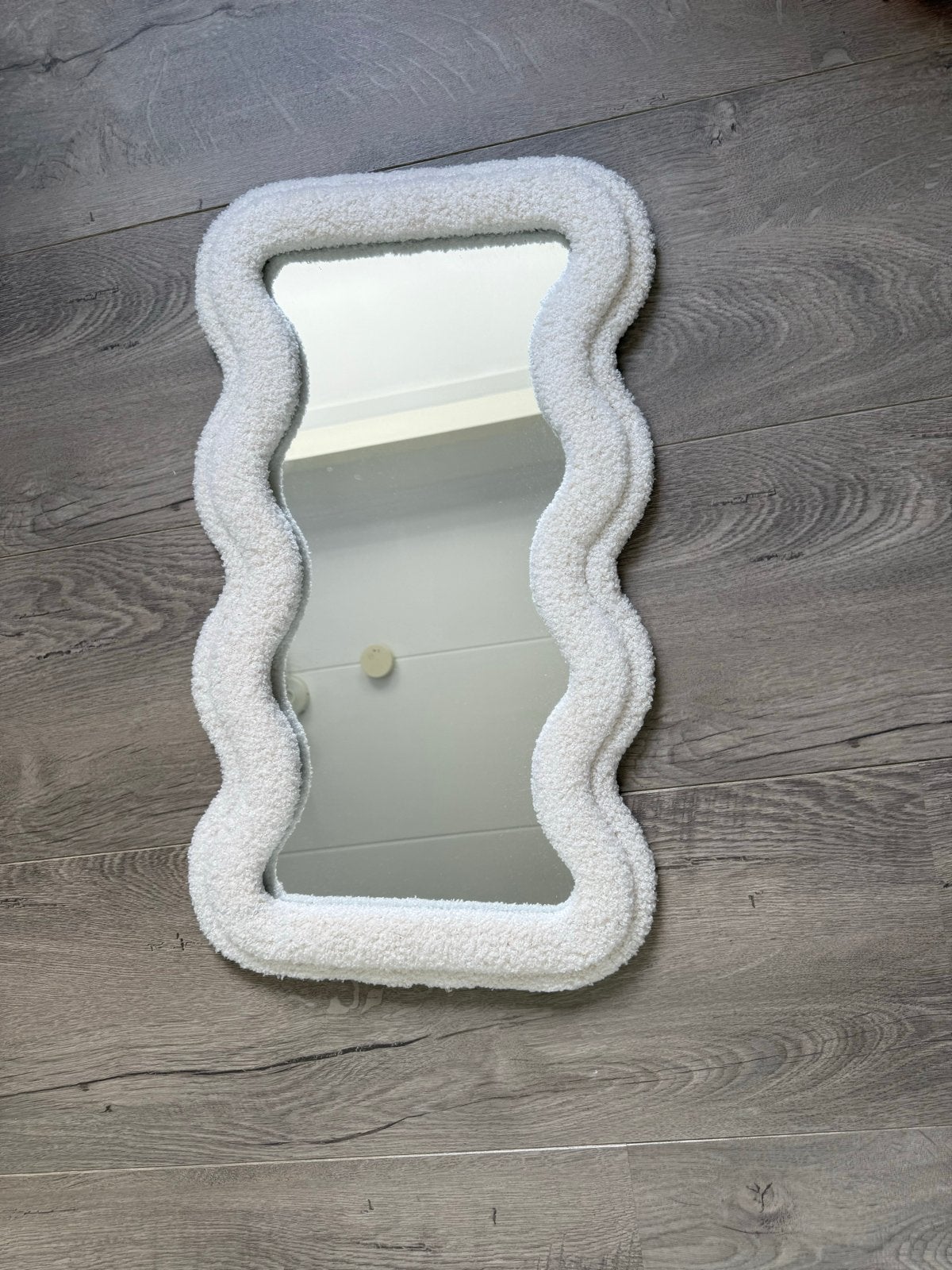 Witte golvende spiegel met teddy stof, Huis en Inrichting, Minder dan 50 cm, 100 tot 150 cm, Ophalen of Verzenden, Zo goed als nieuw