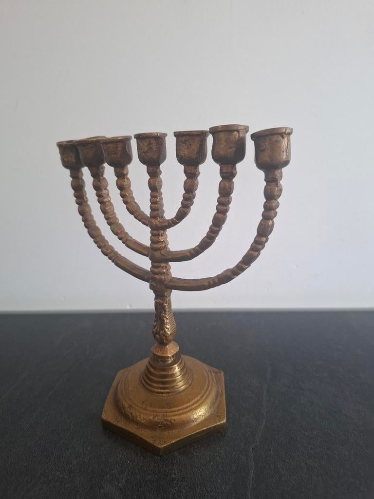 Fraai bewerkte menora, Ophalen of Verzenden, Koper of Brons