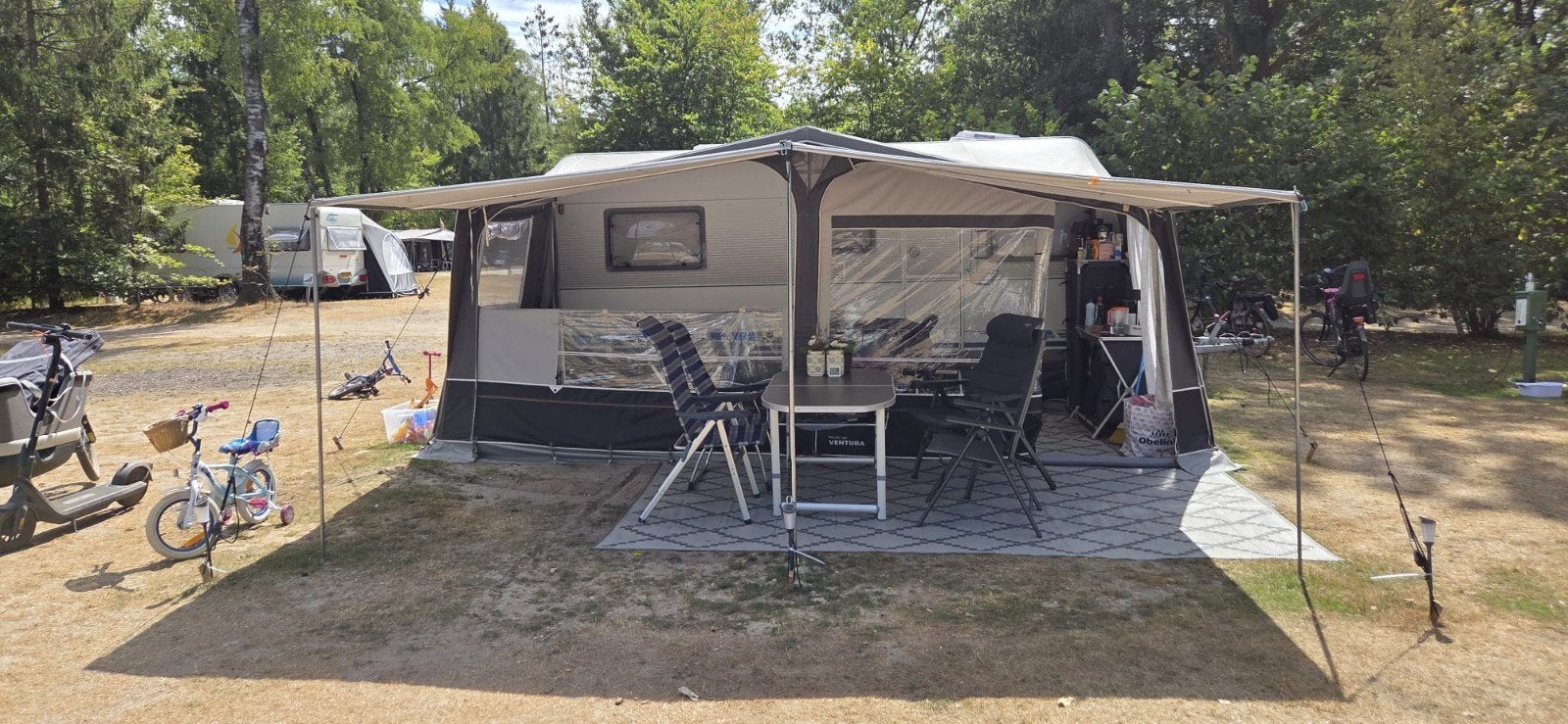 Dethleffs 510 met lengte bedden, airco, isabella voortent, Caravans en Kamperen, Rondzit, Bedrijf, Schokbreker, Tot en met 4
