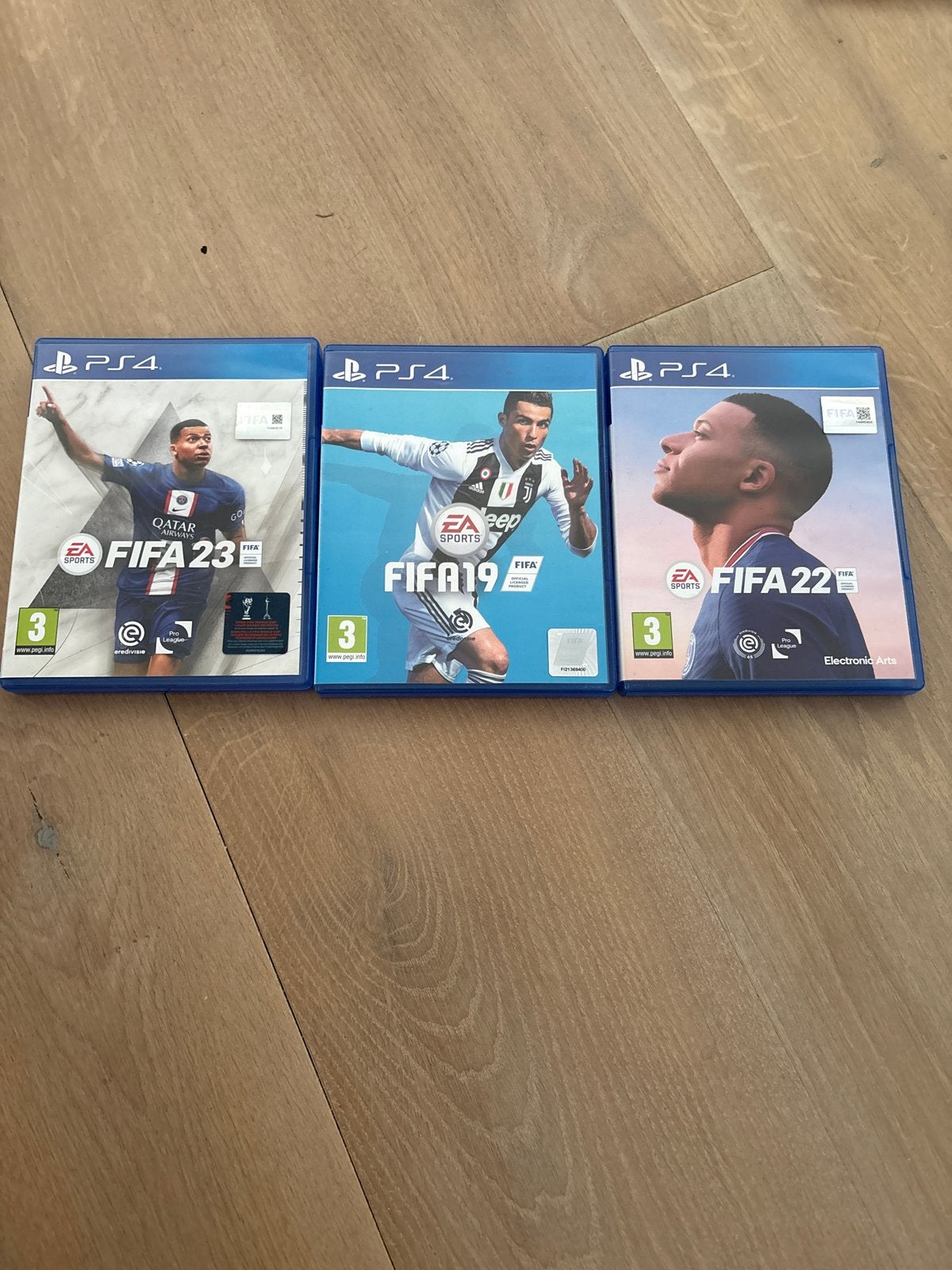 FIFA 19, FIFA 22 en FIFA 23 voor PS4, Eén computer, Ophalen of Verzenden, Zo goed als nieuw, Sport