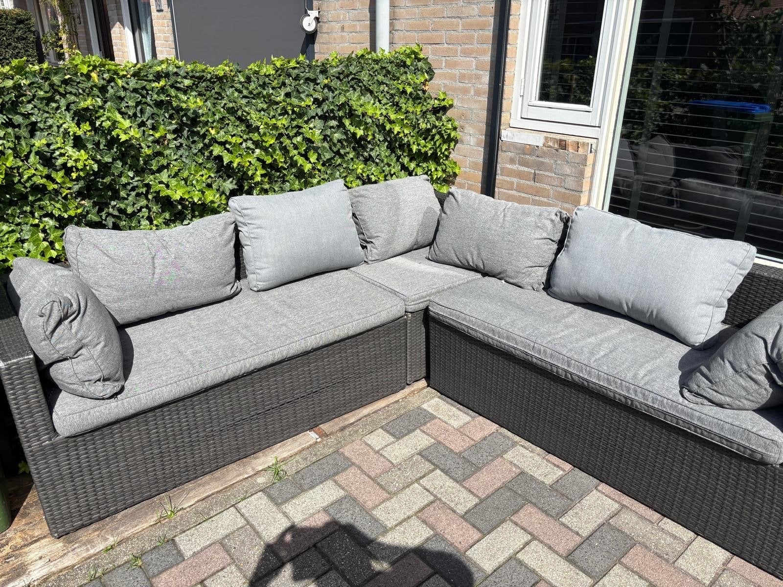Wicker loungeset grijze kussens hocker met glasplaat 210x210, Ophalen, 5 zitplaatsen, Gebruikt, Loungeset