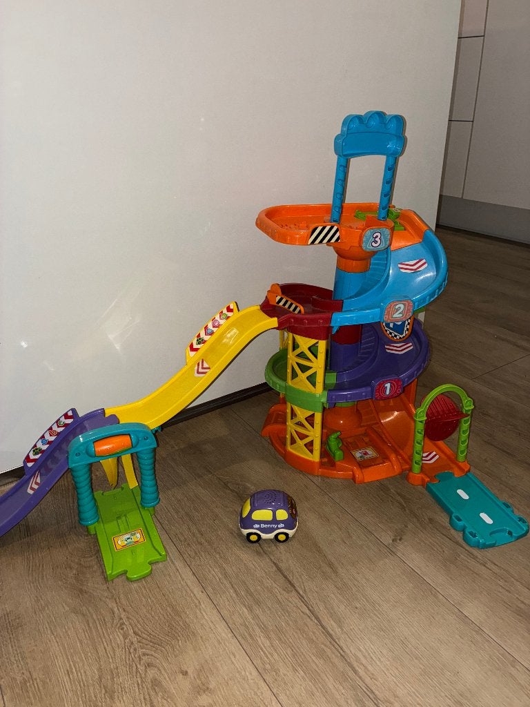 vtech toet toet parkeergarage  met benny bus, Kinderen en Baby's, Speelgoed | Vtech, Ophalen of Verzenden, Gebruikt, 2 tot 4 jaar