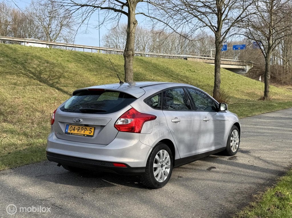 Ford Focus 1.6 TI-VCT Trend*APK 9/26*NAVI*AIRCO*5 DRS, Stof, Gebruikt, 4 cilinders, 635 kg