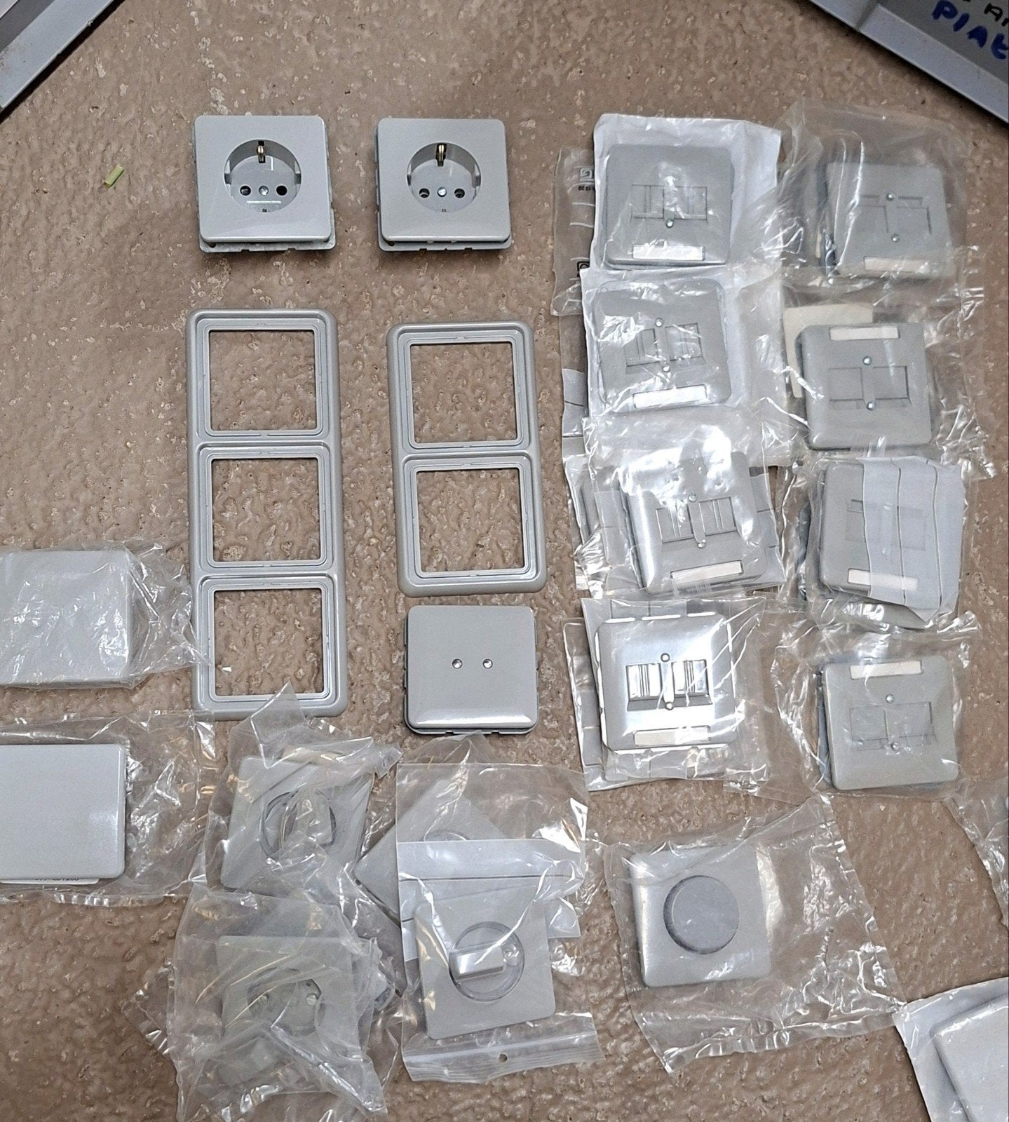 Jung CD Bruin en grijs schakelmateriaal nieuw en gebruikt, Jung, Nieuw, Ophalen of Verzenden, Stopcontact