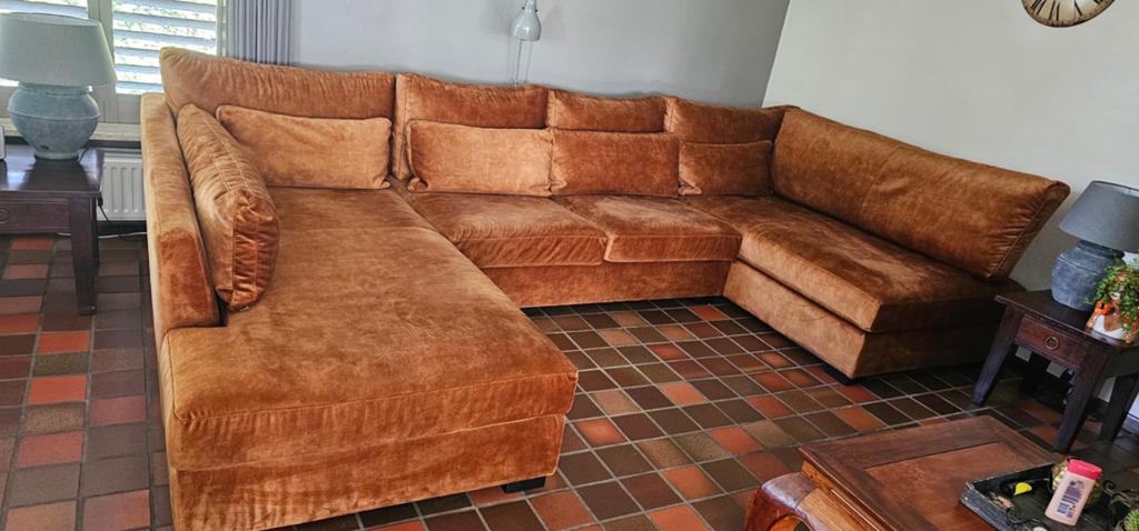 Zo goed als nieuwe cognac hoekbank / loungebank, Huis en Inrichting, Banken | Bankstellen, Ophalen, Hoekbank, 300 cm of meer, Zo goed als nieuw